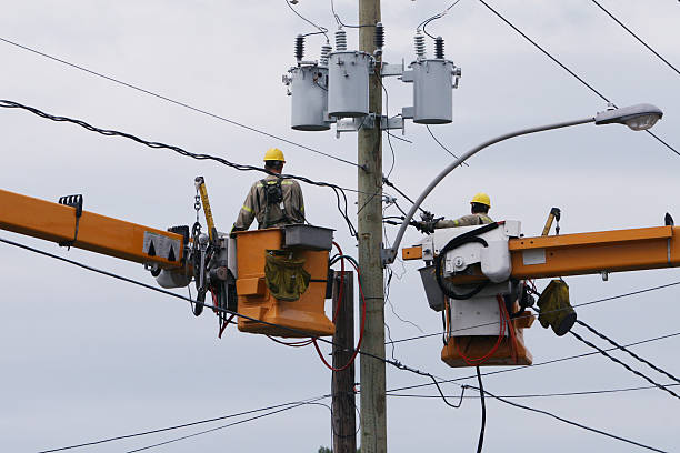 Hydro men working on a new line